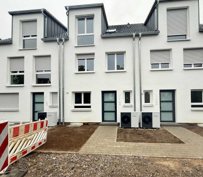 Energiesparwunder trifft Familienidylle – Reihenhaus (A+) in Steinenbronn