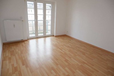 Große Küche / zwei Balkone / 2. OG / Stellplatz u.v.m.