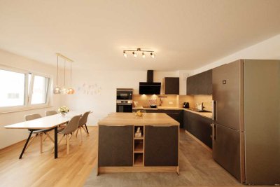 Neubau vollmöblierte 3-Zimmer-Wohnung mit Balkon und EBK in Friedrichshafen