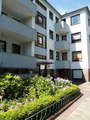 1-ZKB im Villenviertel – Balkon, Küchenzeile, gepflegtes MFH – frei ab sofort