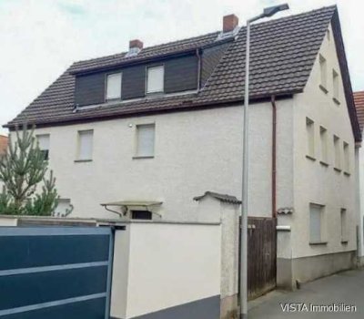 Zweifamilienhaus mit großem Grundstück und viel Potential durch Nebengebäude und Baugrund