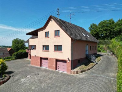 Mehrfamilienhaus mit 3 Wohneinheiten mit großzügigem Freizeitgrundstück in Broggingen