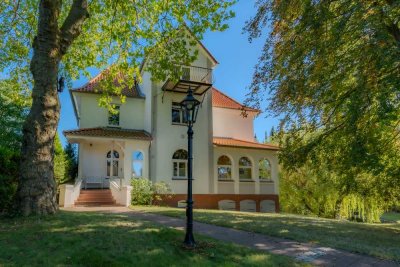 Repräsentative, geräumige und gepflegte 14-Raum-Villa mit gehobener Innenausstattung in Heikendorf