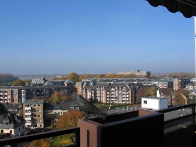 Renovierte 3-Zimmer-Wohnung im 9. OG mit Balkon in Köln-Porz