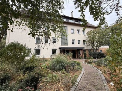 Schicke Dachgeschosswohnung in offener Bauweise mit 2 Zimmern und offener Küche in Hannover-Ahlem