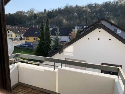 Kleine teilmöblierte 2 Zi. DG Whg. mit Balkon in Pfinztal an Einzelperson
