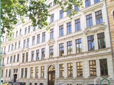 Renovierte 2,5-Zimmer-Penthouse-Wohnung mit Einbauküche und Dachterrasse in Leipzig Zentrum-Nord