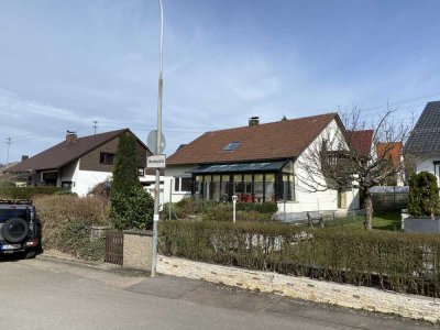 Attraktives Haus mit acht Zimmern in Dettenhausen