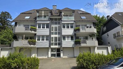 VIER ZIMMER MIT BALKON UND GARAGE IM GEPFLEGTEN 6-FAMILIENHAUS