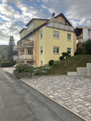Vollständig renovierte Wohnung mit drei Zimmern sowie Balkon und Einbauküche in Jena