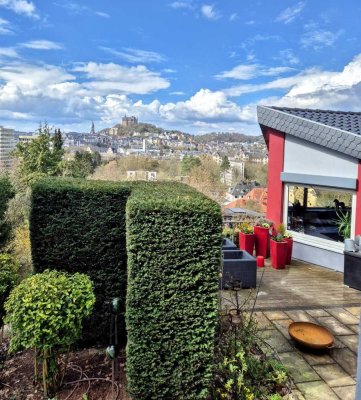 Rittmeyer-Architektenhaus mit Blick über die Stadt auf das Schloss