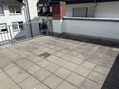 Großzügige 3-Zimmer-Wohnung mit Dachterrasse