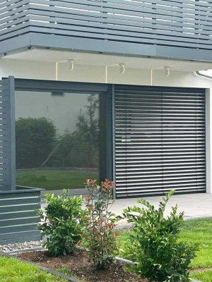 Neubau-Rarität in Bestlage: Wohngenuss mit Garten und Einzelgarage