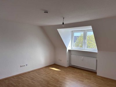 Dachgeschoßwohnung mit drei Zimmern und EBK in Lübeck