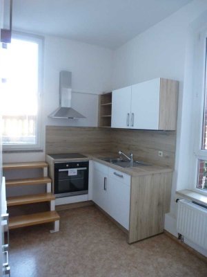 Vollständig renovierte Wohnung mit zwei Zimmern sowie Balkon und EBK in Zwickau