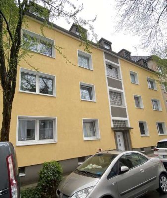 Neuwertige 3-Zimmer-Dachgeschosswohnung mit EBK in Essen