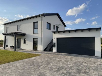 Stilvolle, neuwertige 3,5-Zimmer-Terrassenwohnung (Bungalowhaus*)mit geh. Innenausstattung und EBK