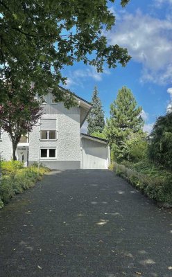 Modernisierte Wohnung mit vier Zimmern in Wiehl-Brächen