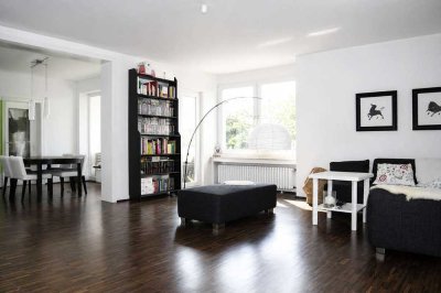 grosszügige und sehr helle Wohnung | Parkett | modernes Bad | Gäste WC | 2 x Balkon | Garage