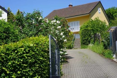 Charmantes Landhaus im südlichen Stil u. traumhafter Lage zur befristeten Miete