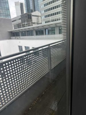 Helle, einladende 2- Zimmer-Wohnung mit 2 Balkonen und Skyline-Blick citynah im Bahnhofsviertel