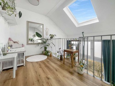 Ihr Zuhause mit Wow-Faktor – 2,5 Zimmer Maisonette mit Wintergarten in Köln-Poll