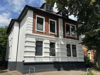 Gepflegte DG-Wohnung mit zwei Zimmern und EBK