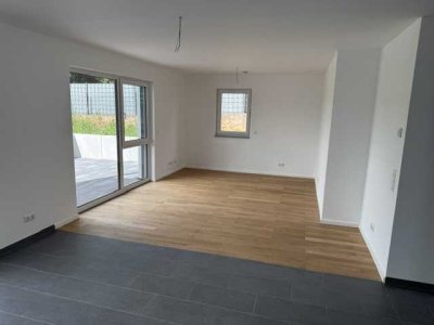 Moderne 2-Zimmer-Neubauwohnung mit großer Terrasse in Frankfurt-Berkersheim – Erstbezug