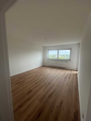 Erstbezug nach Sanierung mit Balkon: Geschmackvolle 2-Raum-Wohnung mit geh. Innenausstattung