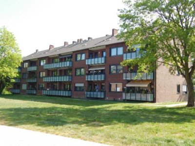 Renoviert und bezugsfertig... Schöne 3 ZKDB mit Balkon in zentraler Lage...