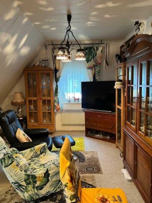 Charmante Doppelhaushälfte auf großzügigem 800 m² Grundstück in malerischer Lage.