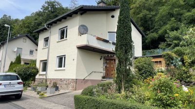 Günstiges, gepflegtes 4-Zimmer-Einfamilienhaus mit geh. Innenausstattung und EBK in Idar-Oberstein