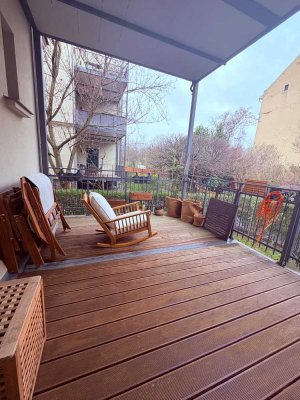 Stilvolle Wohnung mit großem Balkon, Gartenanteil & Einbauküche (Ablöse)
