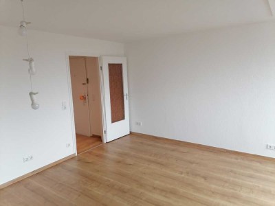 gemütliche 2 Zi Dachgeschosswohnung in guter Lage ,fertig zum Einziehen