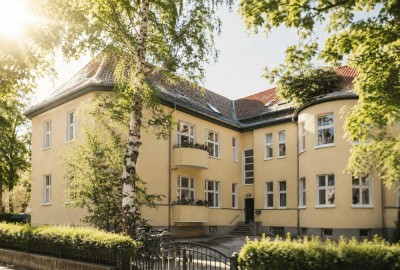5,32 % Rendite & Erstbezug – kernsanierte 3-Zi-Altbauwohnung mit Parkett in Zehlendorf