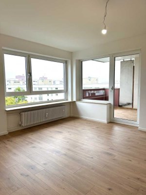 Neu renovierte & helle 2-Zimmer Wohnung im 7. OG mit Balkon in Germering