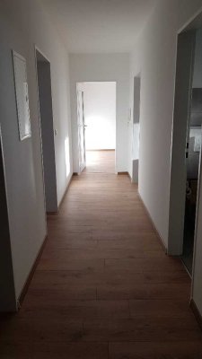 Wohnung mit drei Zimmern, Balkon, EBK und traumhaftem Panoramablick