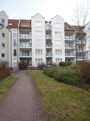 CITY CRUISER / Aber sehr ruhig gelegen. Schöne 3-Zimmerwohnung mit Einbauküche, Balkon + Tiefgarage