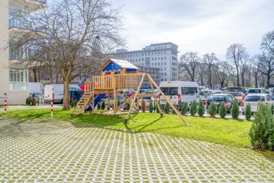 Helle Altbauwohnung mit Balkon in gepflegtem Friedrichshain