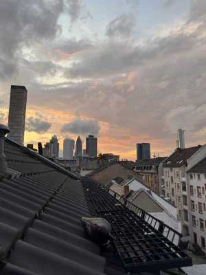 Traumhafte 5-Zimmer-Maisonette mit Skylineblick & großer Dachterrasse mitten in Frankfurt
