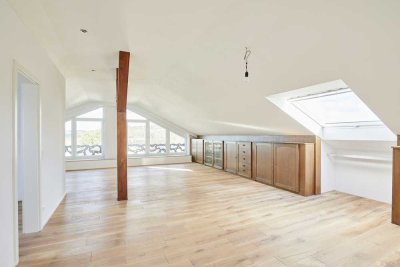 *** Grosszügige 4-Zimmer-Dachwohnung grundsaniert