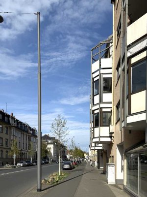 Dornbusch: Komplett renovierte  3-Zimmer-Wohnung, mit Wintergarten, 2 Bäder und TG-Stellplatz