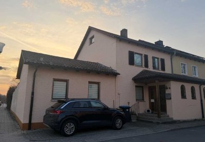 Hübsche DHH mit schönem Garten und viel Platz für die ganze Familie