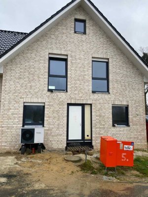 Moderne Doppelhaushälfte mit guter Lage