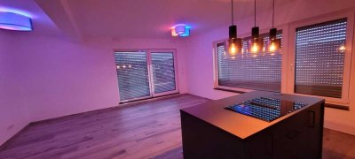 3-Zimmer-Penthouse-Wohnung (EBK, Leuchten, Aufzug, Balkon)