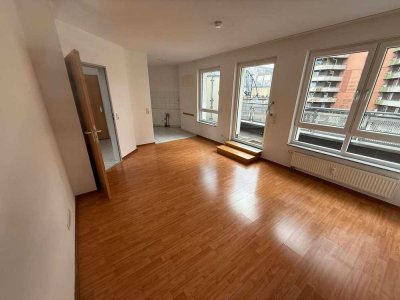 Seniorenwohnen! Lichtdurchflutete DG Wohnung mit Balkon zu vermieten!