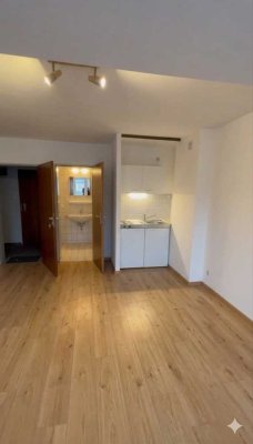Gemütliche Dachgeschosswohnung mit Skylineblick in Frankfurt