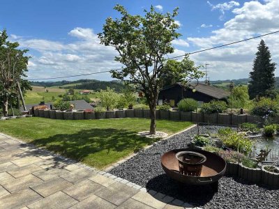 Nh. Grafenau: Modernisiertes 1 - 2 Fam.-Haus/Ferienhaus m. PV-Anlage  - herrliche Aussichtslage!