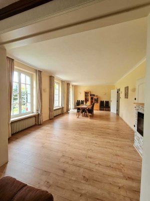 *Provisionsfrei von Privat* Einfamilienhaus mit 9 Zimmern und Garage in Duisburg-Hochemmerich