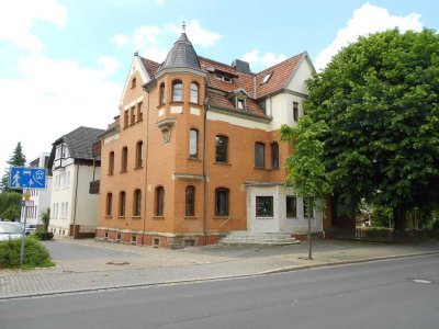 Günstige 4-Zimmer-Wohnung mit Balkon und Einbauküche in Neustadt
